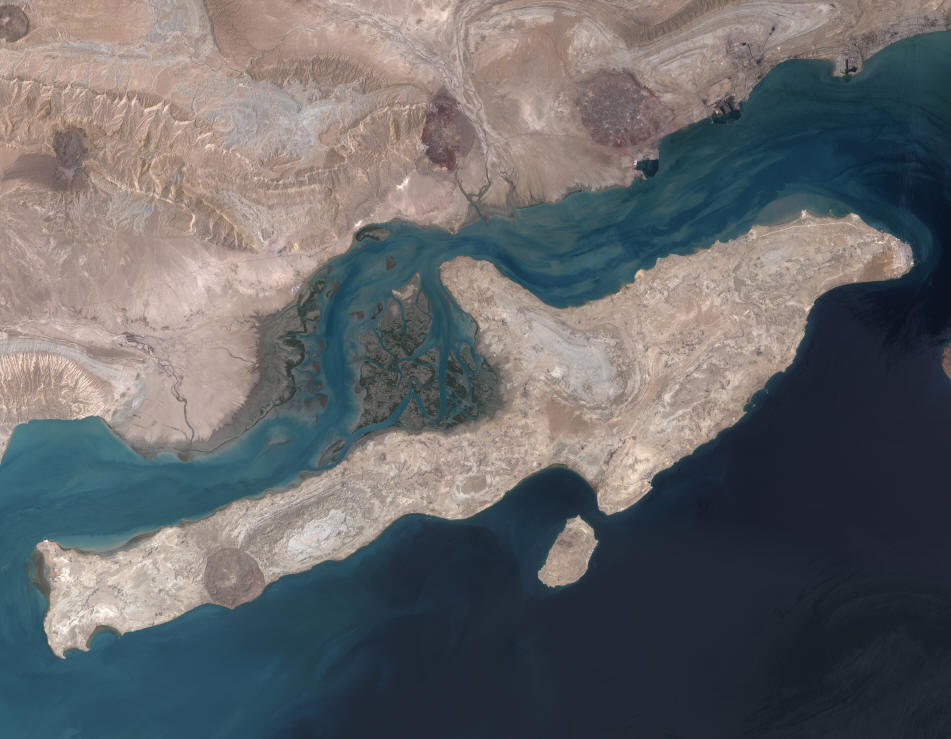 Qeshm Island and adjacent coast including the Mehran and Kul rivers (left and centre) (NASA and Wikimedia Commons).
