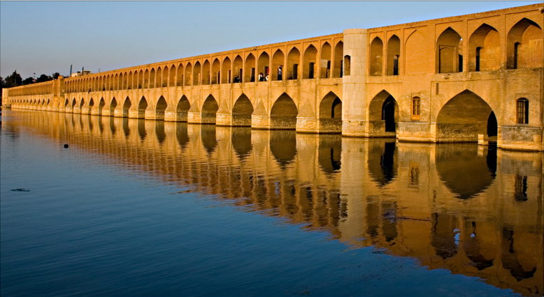 Zayandeh River at Si-o-Se Pol (Photo by Farokh Behmardi from Wikimedia Commons).